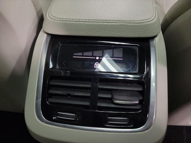 2021 Volvo XC90 Recharge Plug-In Hybrid T8 Inscription Expression 7 Passenger