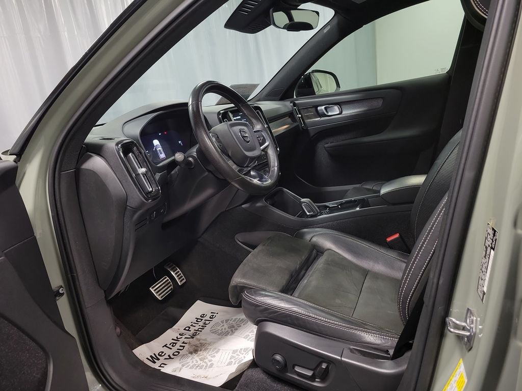 2021 Volvo XC40 Recharge Pure Electric P8