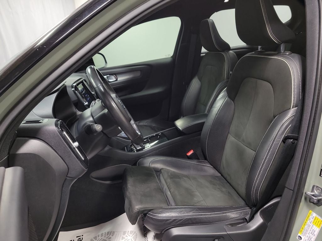 2021 Volvo XC40 Recharge Pure Electric P8