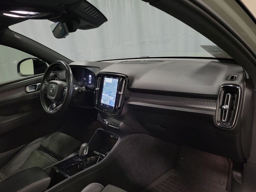 2021 Volvo XC40 Recharge Pure Electric P8