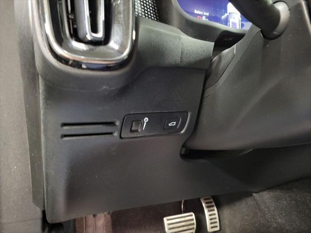 2021 Volvo XC40 Recharge Pure Electric P8