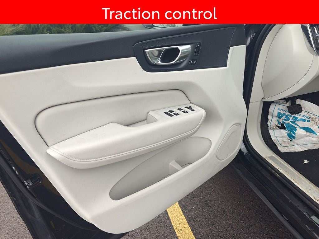 2024 Volvo XC60 Recharge Plug-In Hybrid Core Dark Theme