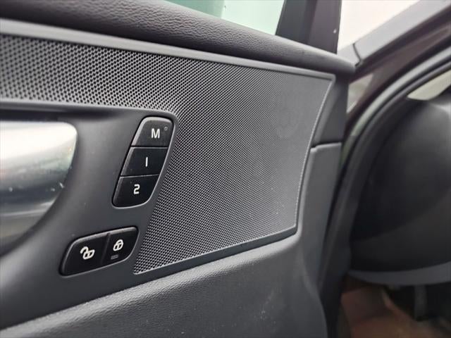 2023 Volvo XC60 Recharge Plug-In Hybrid T8 Core Bright Theme