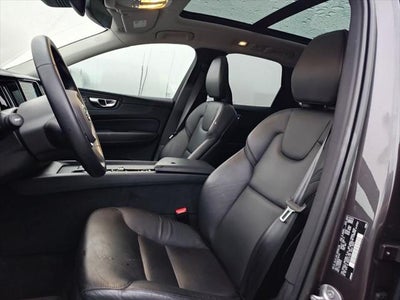 2023 Volvo XC60 Recharge Plug-In Hybrid T8 Core Bright Theme