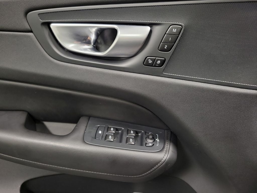 2024 Volvo XC60 Recharge Plug-In Hybrid T8 Plus Dark Theme