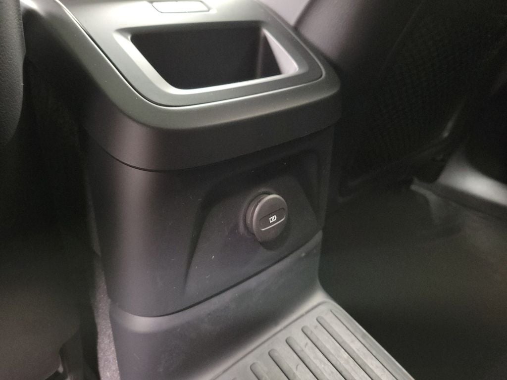 2024 Volvo XC60 Recharge Plug-In Hybrid T8 Plus Dark Theme