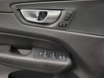 2024 Volvo XC60 Recharge Plug-In Hybrid T8 Plus Dark Theme