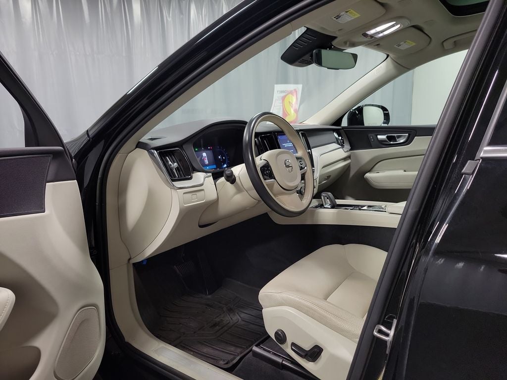 2023 Volvo XC60 B5 Plus Bright Theme