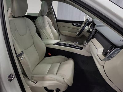 2022 Volvo XC60 B5 Inscription