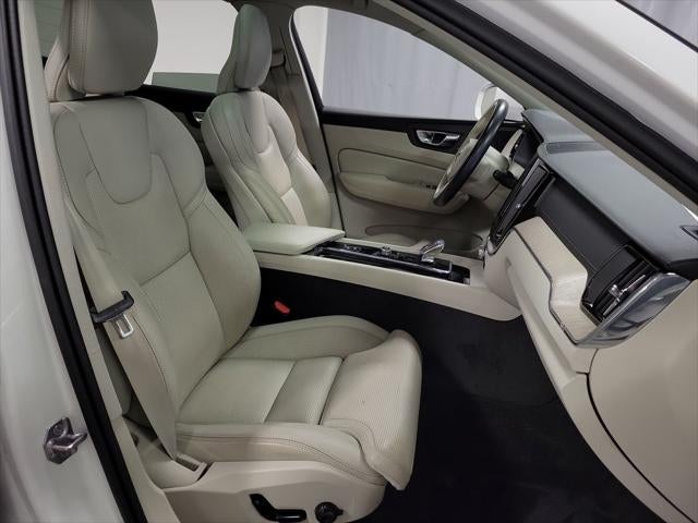 2022 Volvo XC60 B5 Inscription
