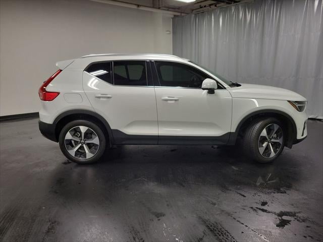 2024 Volvo XC40 B5 Plus Bright Theme