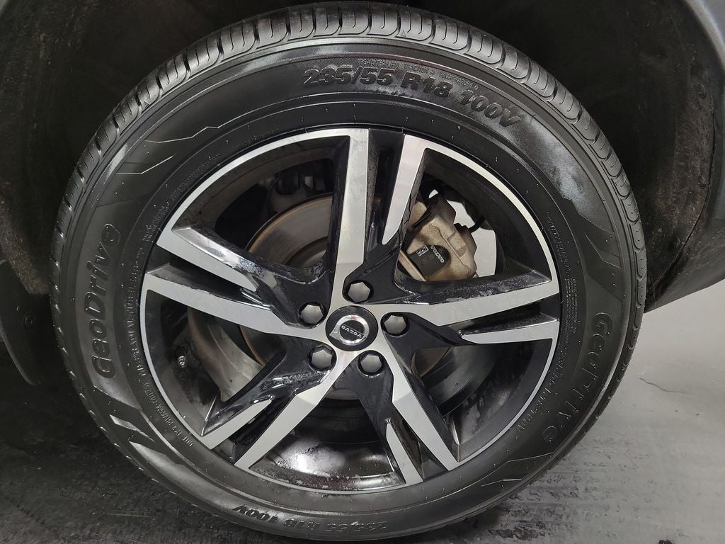 2024 Volvo XC40 B5 Core