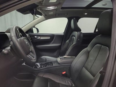 2023 Volvo XC40 B5 Plus Bright Theme