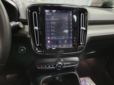 2023 Volvo XC40 B5 Plus Bright Theme