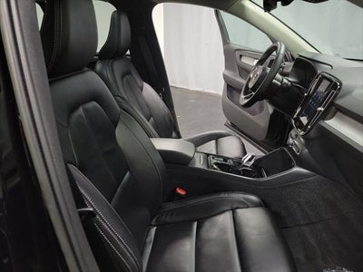 2023 Volvo XC40 B5 Plus Bright Theme