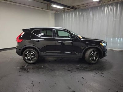 2023 Volvo XC40 B5 Plus Bright Theme